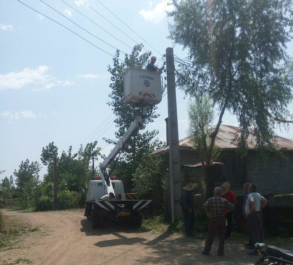 اتمام عملیات تقویت شبکه برق خانگی در خیابان شهدا و کوچه های شقایق ۳ و ۴ توسط دهیاری گیلاکجان