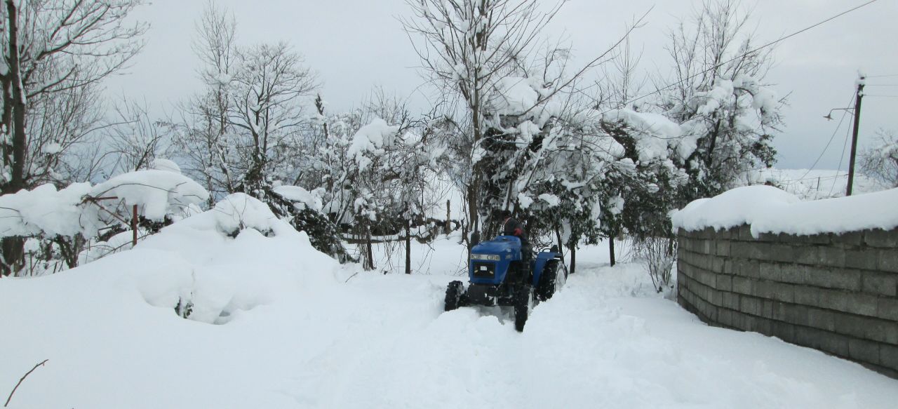 گزارش تصویری برف زمستان ۱۳۹۵ و برف روبی مسیرهای گیلاکجان