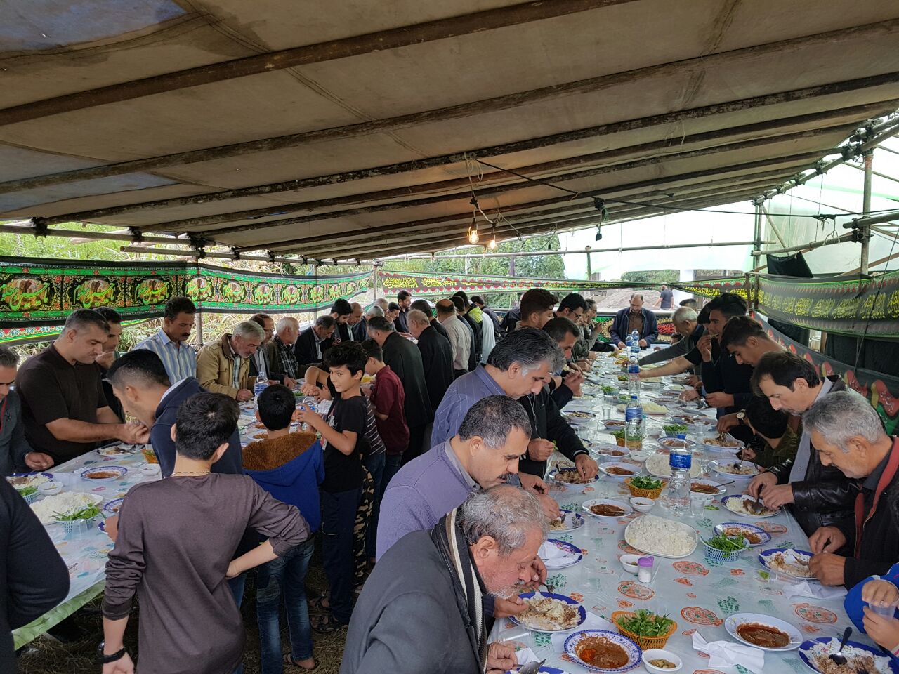 اطعام در سومین روز شهادت شهدای کربلا در بهادرمحله – محرم ۱۳۹۸